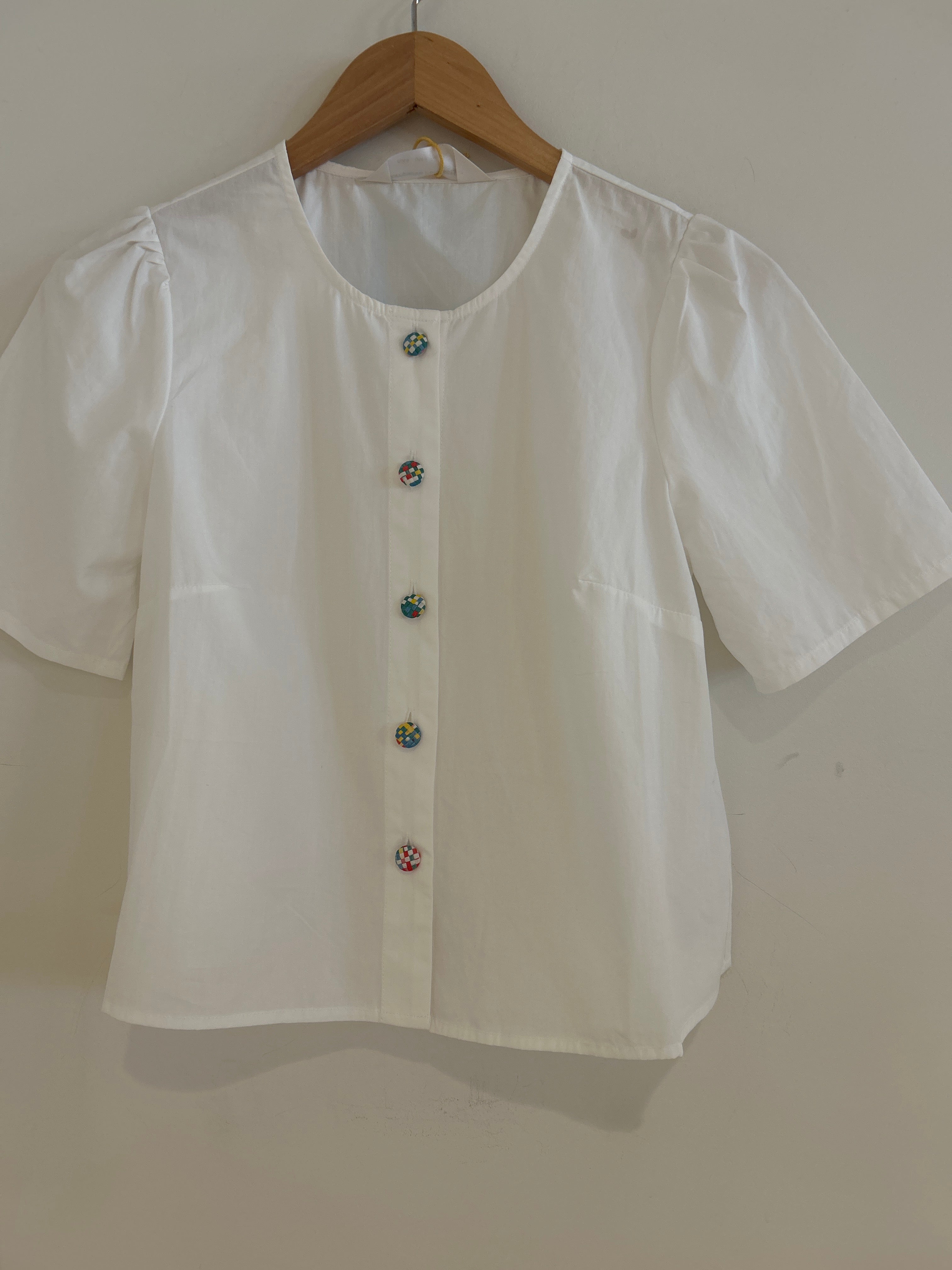 Compañia Fantastica White Top With Woven Buttons