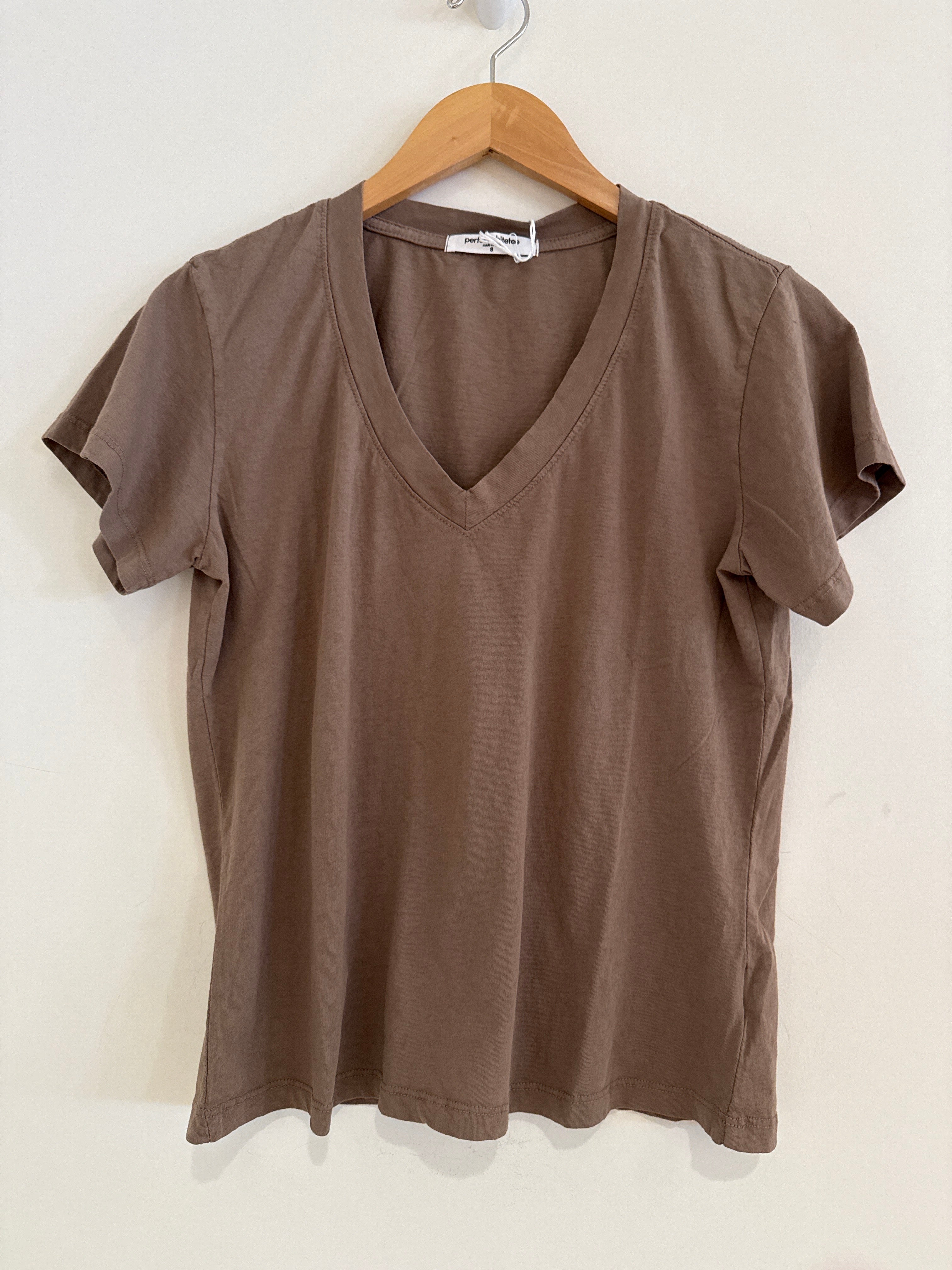 Perfect White Tee Hendrix Tee Mocha
