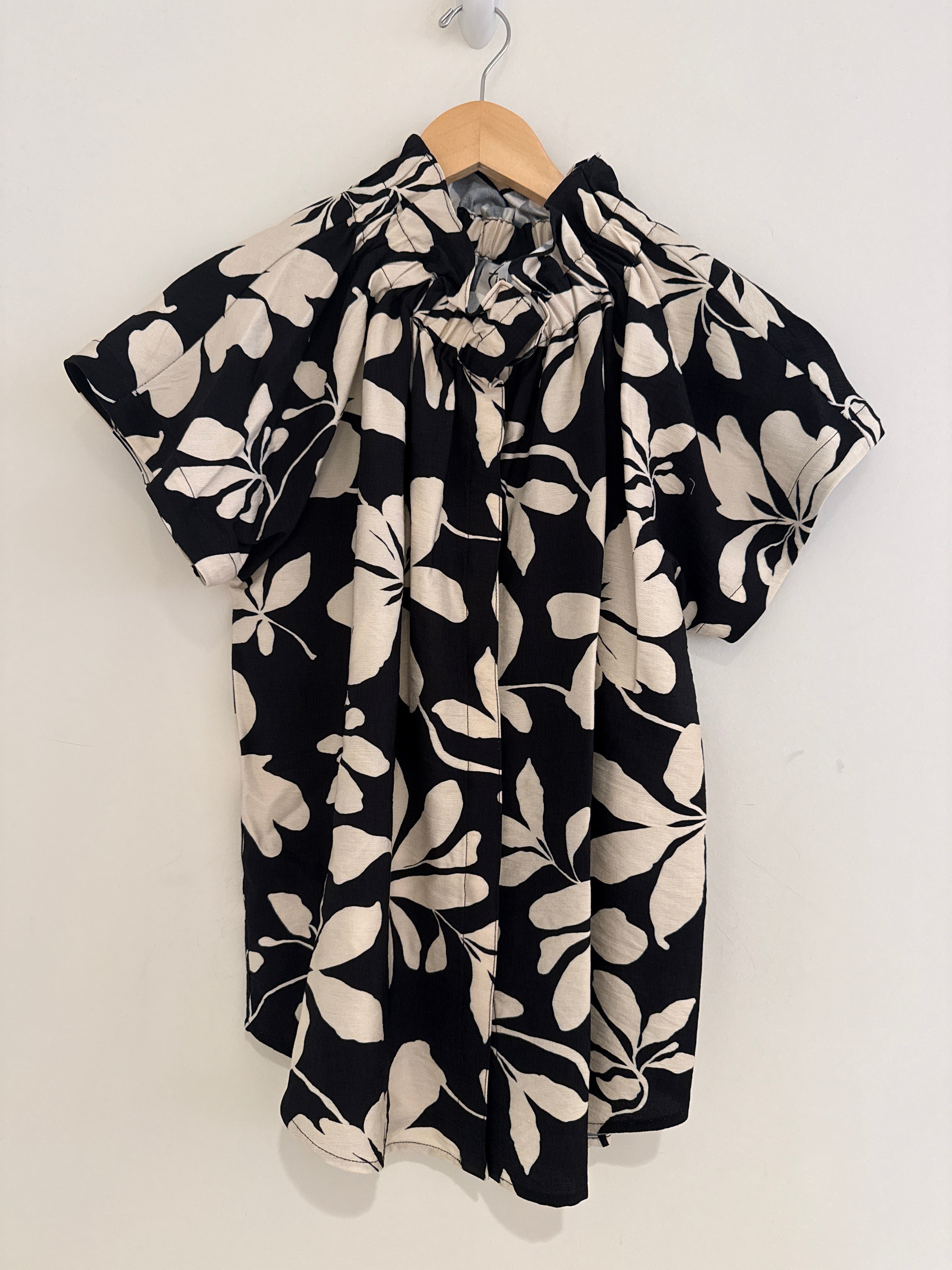 Finley Jenny Top Black And Tan Print